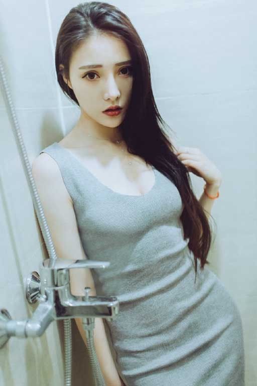 极品御姐美女红唇爆乳浴室大胆湿身惹火福利写真