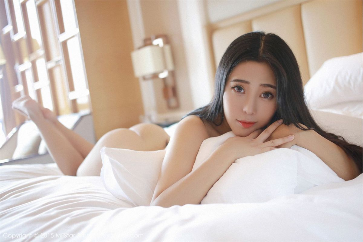 模范学院性感女仆兜豆靓私房迷人乳沟照