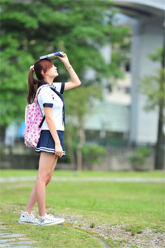 台湾可爱学生妹清新迷人外拍
