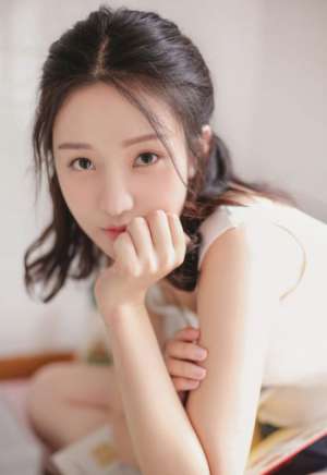 纤瘦美貌少女模特居家厨房悠闲生活性感热裤写真