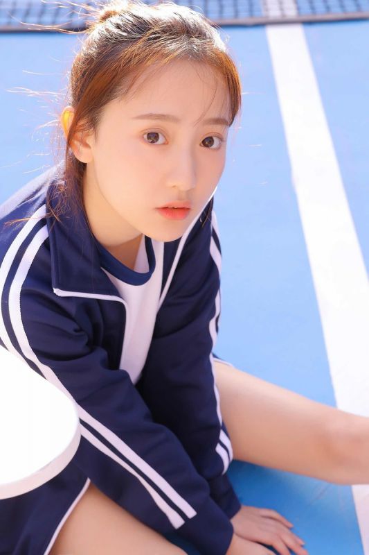 阳光少女户外制服诱惑无遮无挡性感写真