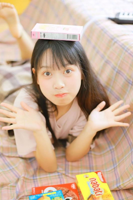 电子钢琴小能手少女活泼青涩大眼灵动清纯生活写真