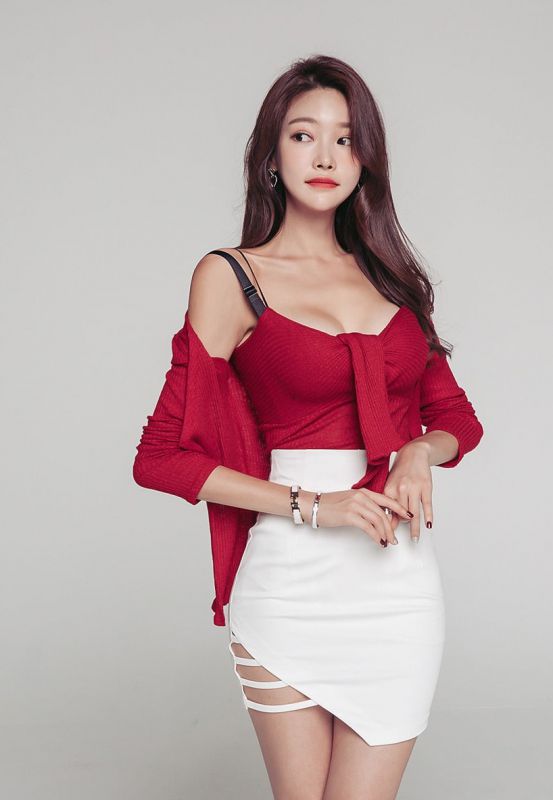 平面摄影美女模特职业白领OL装优雅端庄性感丰腴身姿写真
