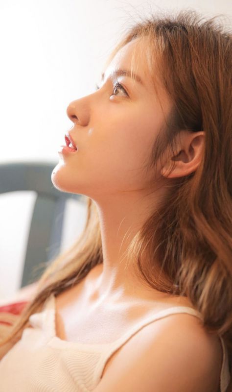 童颜美少女吊带私房内衣白嫩酥胸性感图片
