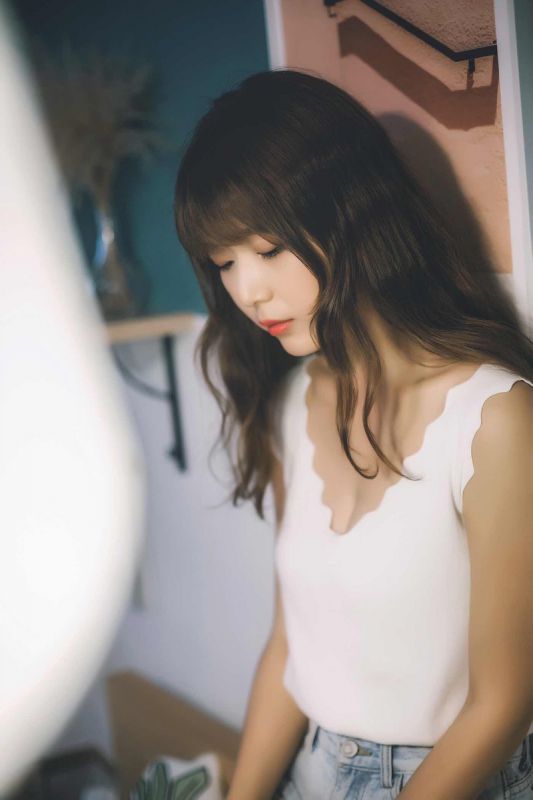 韩国翘臀美女模特私房纤瘦美腿性感美乳写真