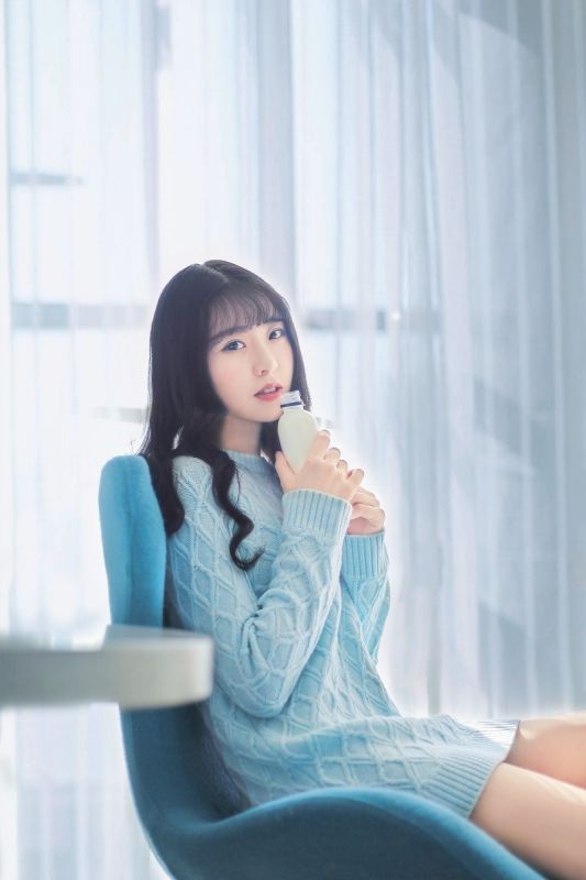 韩国卷发少女熟女气质居家知性优雅性感美腿写真
