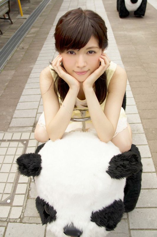 日本90后美女松川佑依子清新外拍