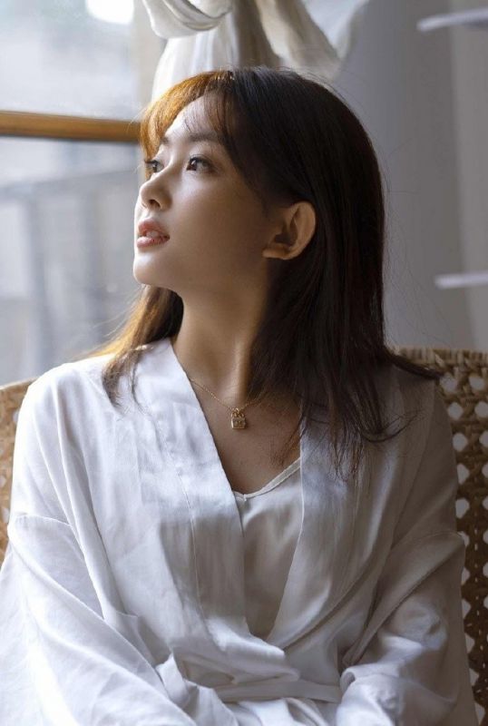 浴袍美女御姐火辣性感成熟酥胸深沟诱惑写真