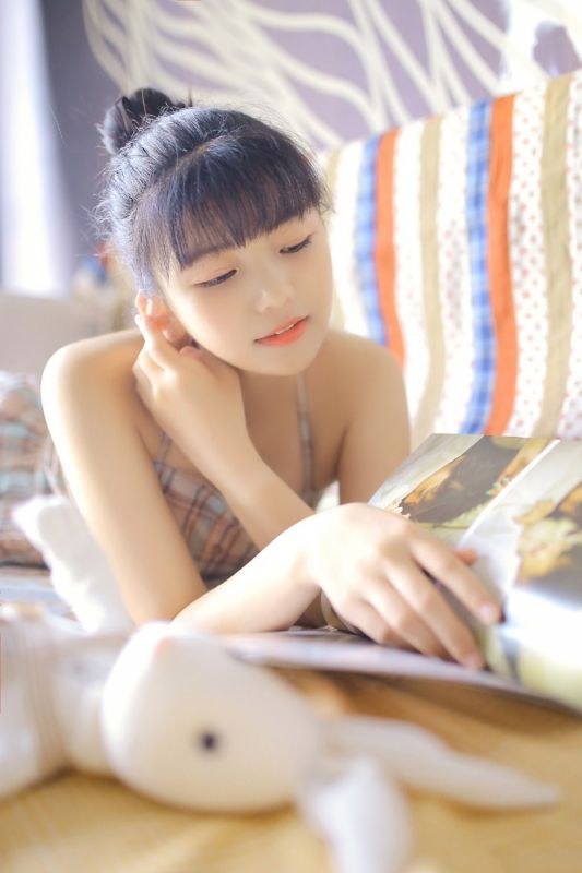 闺女私房纯真天然眼神弱娇萌妹萝莉写真