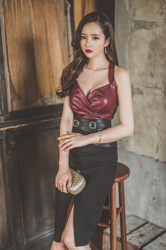 大胸深沟巨乳美女模特摇曳生姿风情诱惑写真