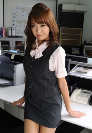 日本百货职员办公室制服大尺度凸出鲍鱼趾人体艺术写真