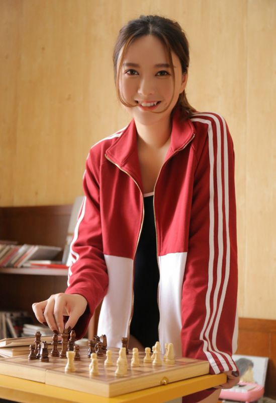 校园阳光学生妹画室酥胸比基尼诱惑写真