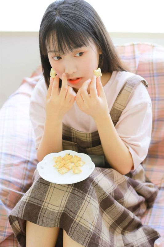 电子钢琴小能手少女活泼青涩大眼灵动清纯生活写真