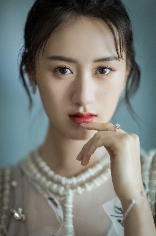 优雅淑女袁冰妍艳丽薄纱长裙唯美迷人明星图片