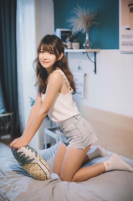 韩国翘臀美女模特私房纤瘦美腿性感美乳写真