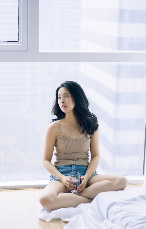 短裤秀美腿美少女背心酥胸妩媚风骚私房性感照