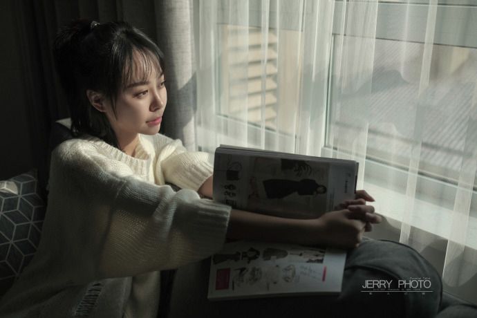 清纯美女嫩模姜迪居家毛衣修长美腿风骚写真