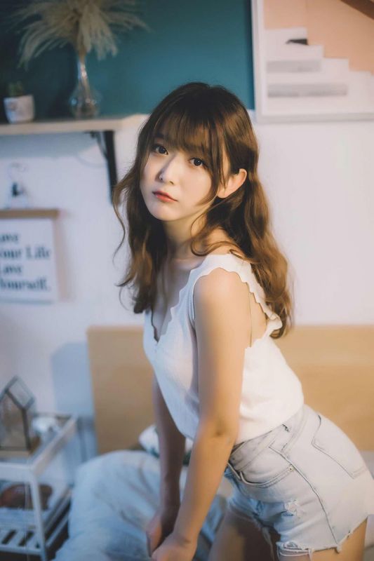 韩国翘臀美女模特私房纤瘦美腿性感美乳写真