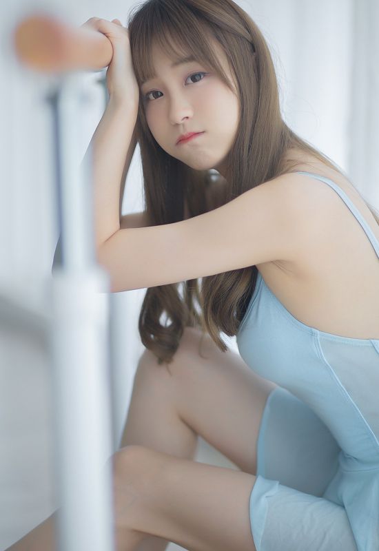 舞蹈美女御姐长腿美足惹火姿态写真