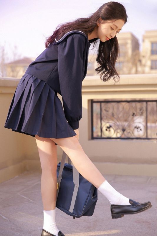日系少女jk制服短裙诱惑性感美腿风骚写真