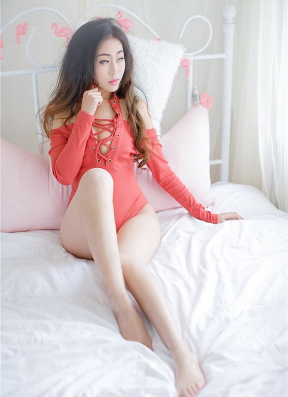 床上风韵多水的美女阿姨老熟妇年轻的肉体性感诱惑写真