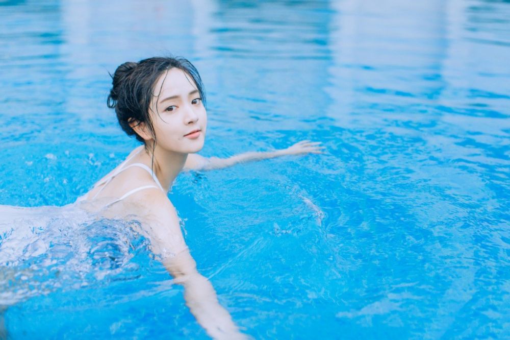 湿身美女浴缸泳装娇美身躯性感人体大胆艺术写真
