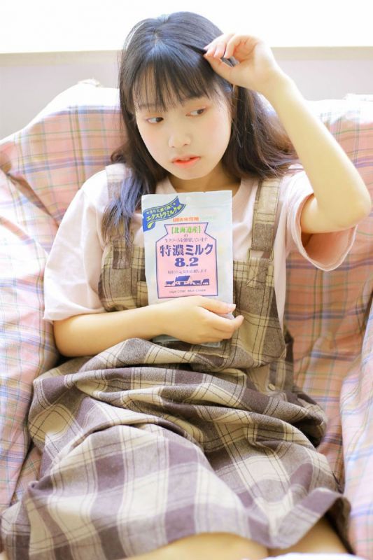 电子钢琴小能手少女活泼青涩大眼灵动清纯生活写真