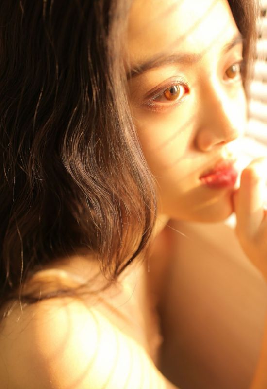 轻熟御女郎美女抹胸热辣短裤巨乳翘臀大胆人体艺术写真