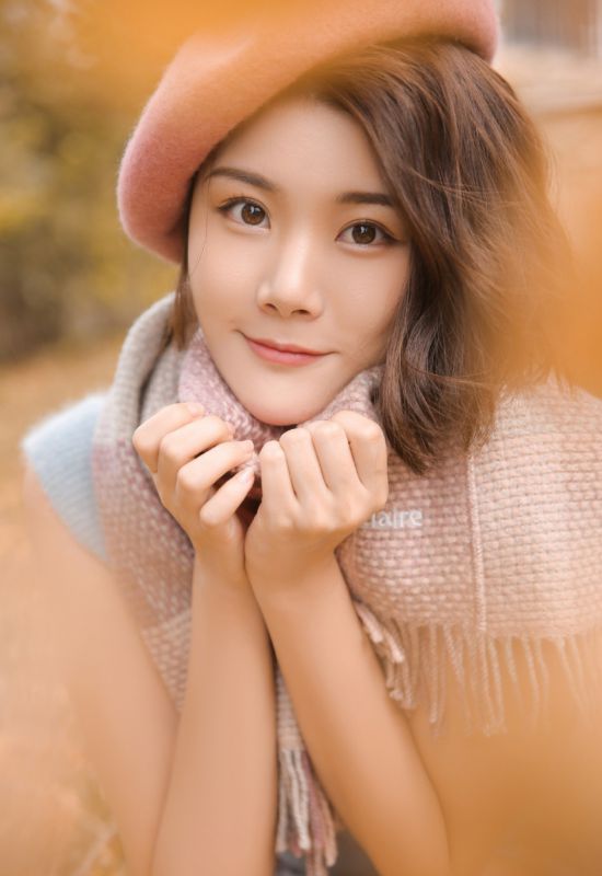 邻家时尚气质美艳少妇户外优雅清纯养眼写真图片