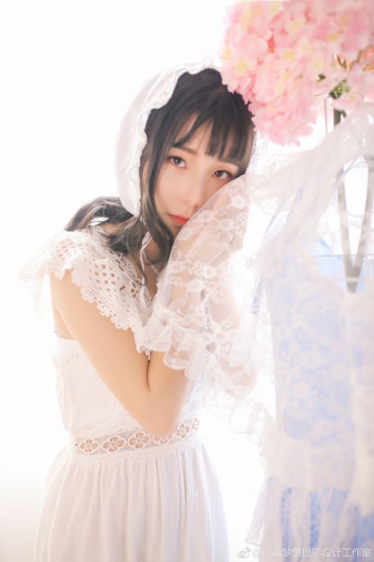 单眼皮初中生女孩日系运动装性感翘臀美女写真