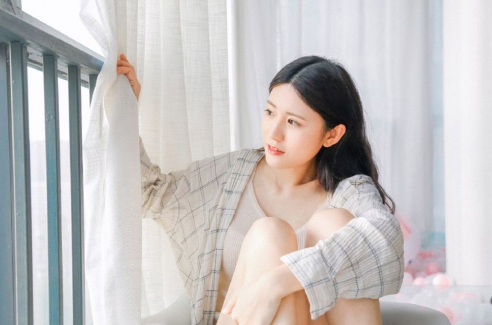 韩国清秀小女神美白雪肌私房性感火辣写真
