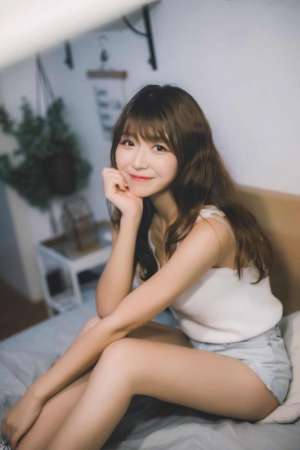 韩国翘臀美女模特私房纤瘦美腿性感美乳写真