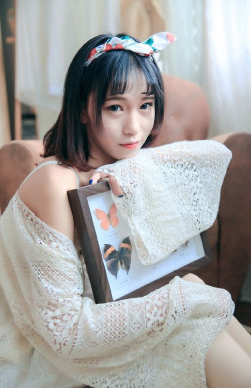 美女校花私房床上吊带内衣性感诱人诱惑写真图片