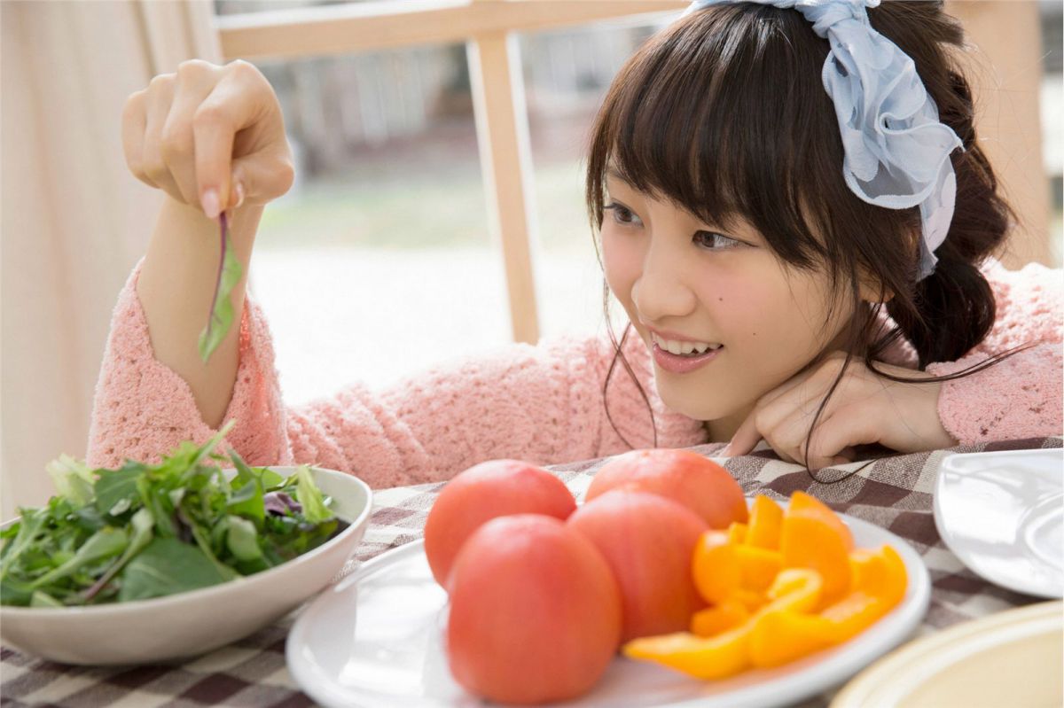 日本清纯美女松井玲奈白色短裙迷人写真