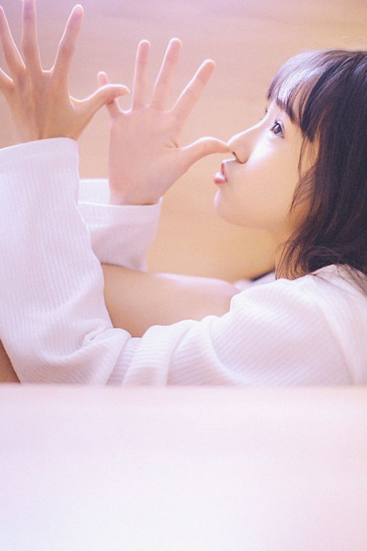 清秀养眼美少女纯白浴袍裸露出白嫩酥胸性感诱惑写真