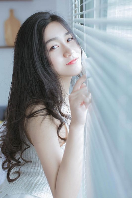 白背心气质美女白皙酥胸微露性感大胆风情美腿妖娆写真