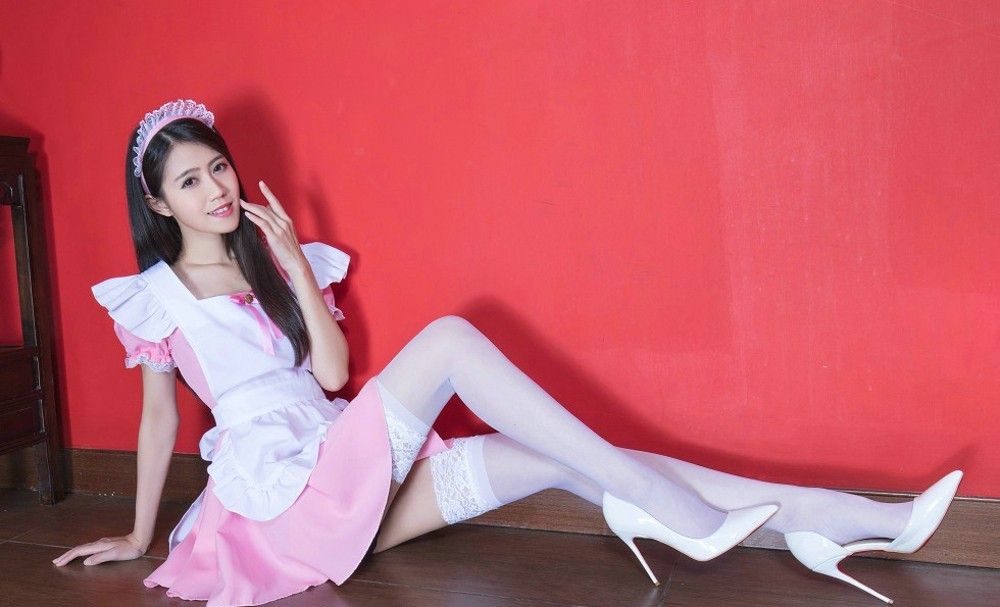 粉嫩女仆装美女大胆白丝美腿制服诱惑写真