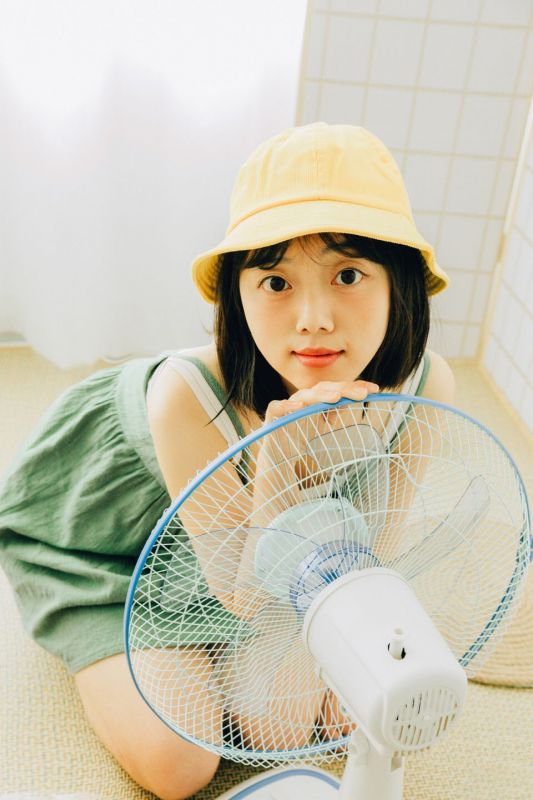 日本美少女搞怪小机灵性感居家生活艺术写真