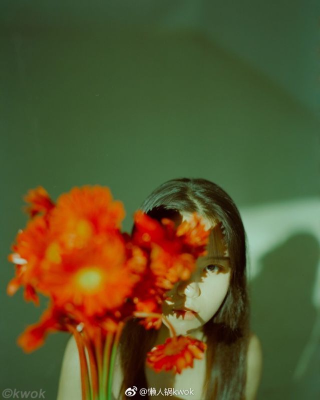 唯美吊带红裙美女嫩模妖娆人体艺术写真