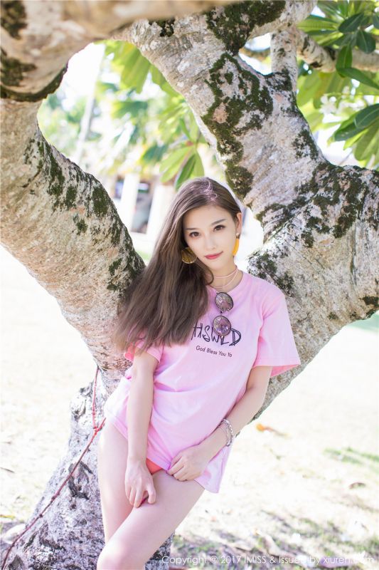 巴厘岛性感比基尼美女杨晨晨sugar荡秋千下美腿摄影旅拍
