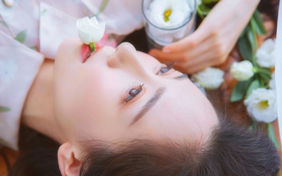 白嫩美女性感大胆私房美女写真