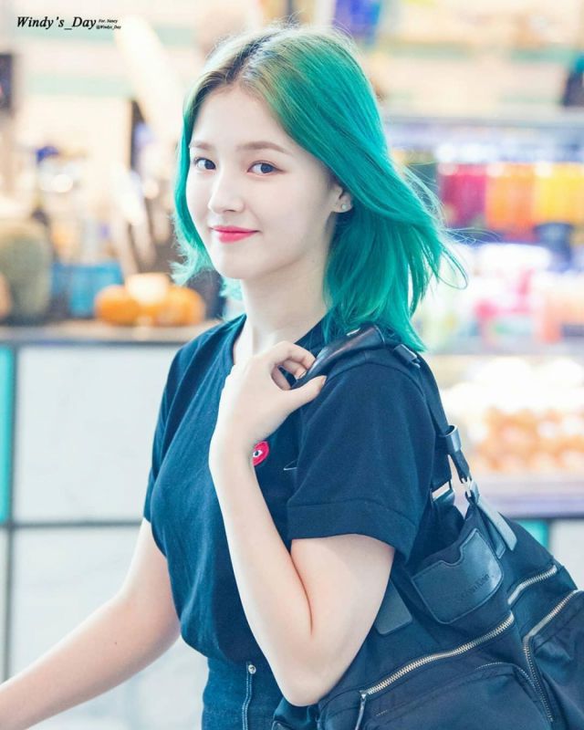 韩国美女清纯甜美户外大长腿养眼嫩模写真图片