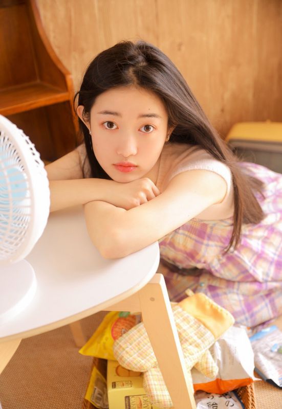 猫系少女长裙迷人小清新唯美居家写真