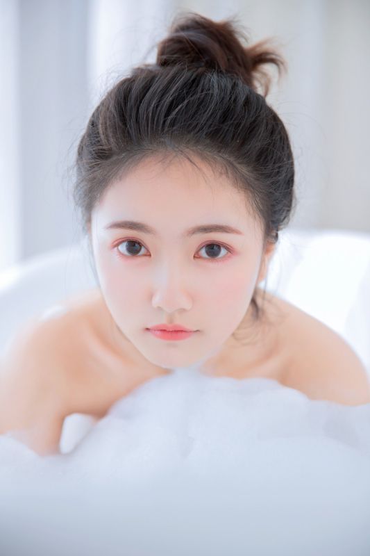 性感裸女妹妹浴缸泡泡浴大胆湿身诱惑福利摄影写真