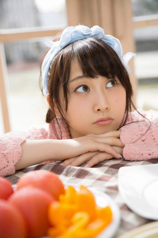 日本清纯美女松井玲奈白色短裙迷人写真