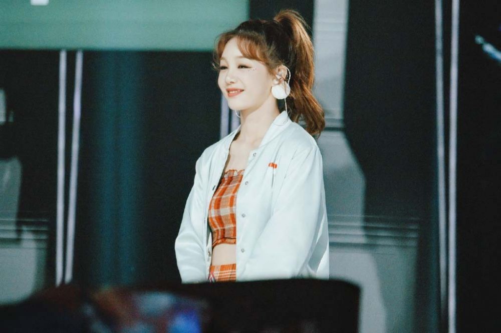 徐梦洁舞台现场短裙美腿靓丽火辣明星写真图片