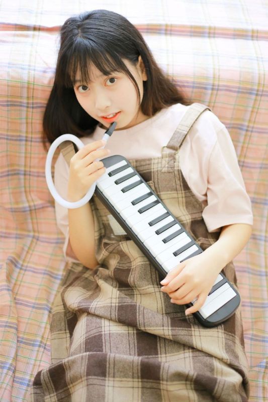 电子钢琴小能手少女活泼青涩大眼灵动清纯生活写真