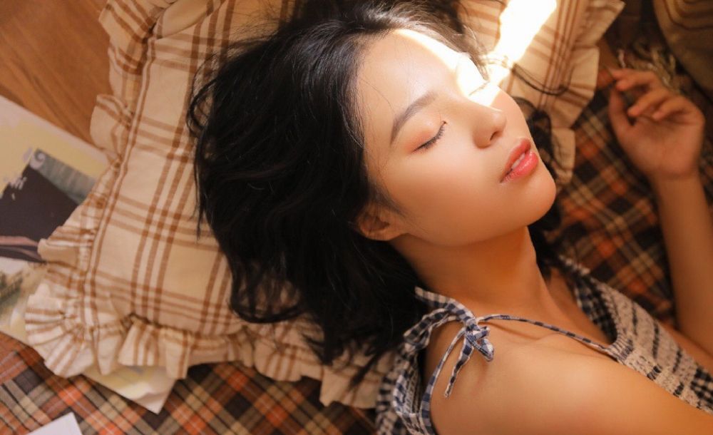 童颜美少女校园萝莉惹火床上自拍深沟图片