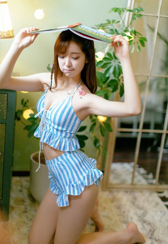 比基尼美少女性感内衣妖娆粉嫩B人体写真图片