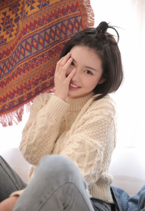 艺校美女俏皮天真居家小脚牛仔裤美腿玉足性感写真